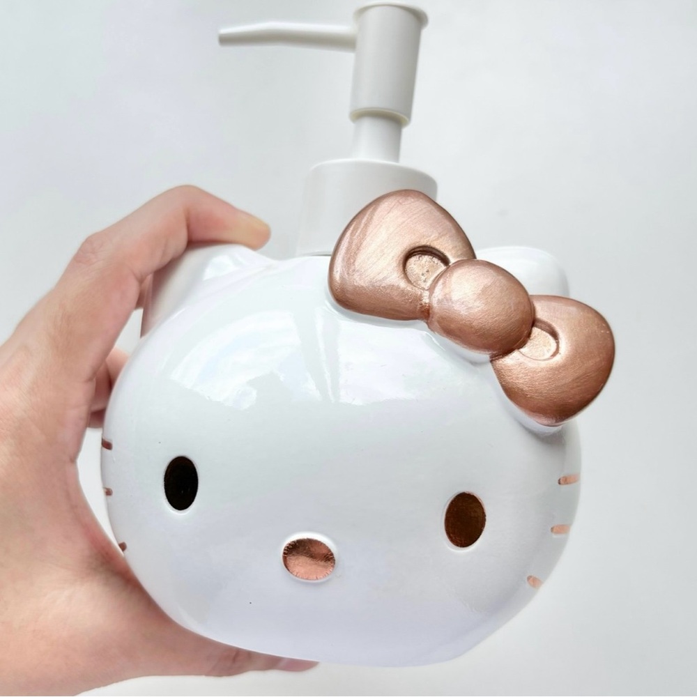 Hello Kitty White and Rose Gold Pump Dispenser